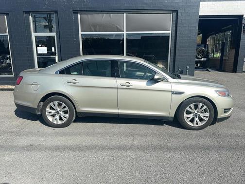 2011 Ford Taurus SEL