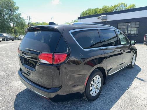 Dark Cordovan Pearlcoat 2019 Chrysler Pacifica Touring L