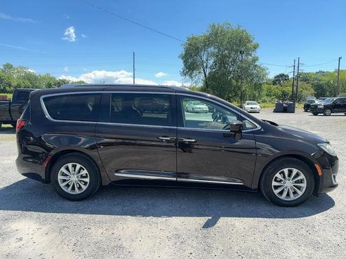 Dark Cordovan Pearlcoat 2019 Chrysler Pacifica Touring L