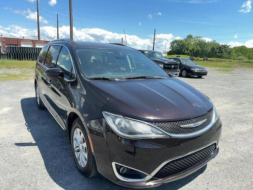 Dark Cordovan Pearlcoat 2019 Chrysler Pacifica Touring L
