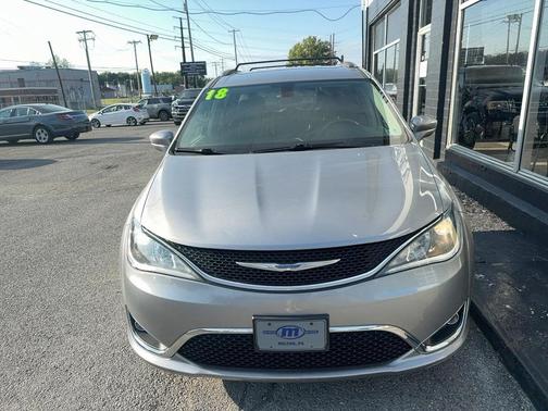 Billet Silver Metallic Clearcoat 2018 Chrysler Pacifica Touring-L Plus