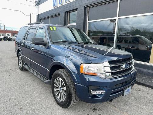 White 2017 Ford Expedition XLT
