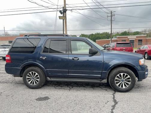 White 2017 Ford Expedition XLT