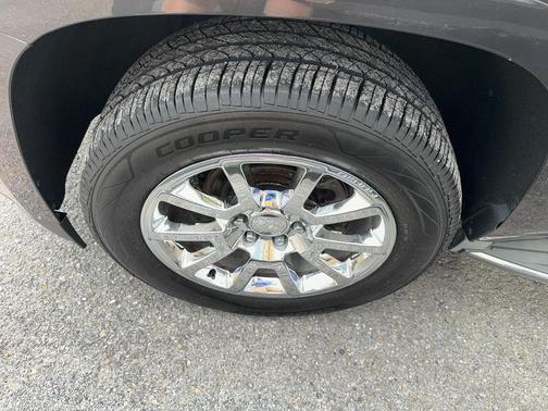 Iridium Metallic 2016 GMC Yukon XL Denali