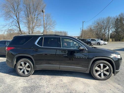 Mosaic Black Metallic 2018 Chevrolet Traverse LT Leather
