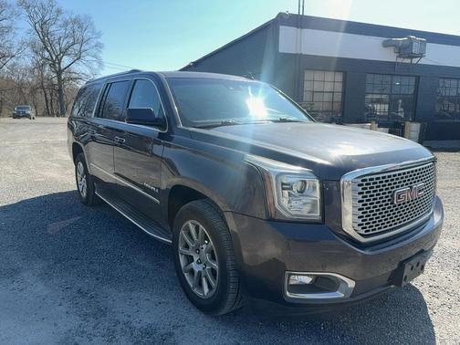 White Frost Tricoat 2016 GMC Yukon XL Denali