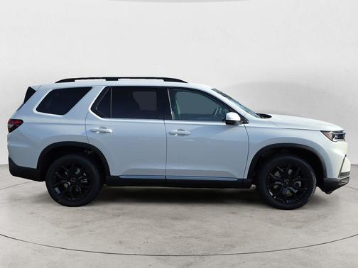Platinum White Pearl 2025 Honda Pilot Sport