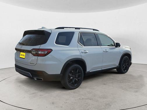 Platinum White Pearl 2025 Honda Pilot Sport