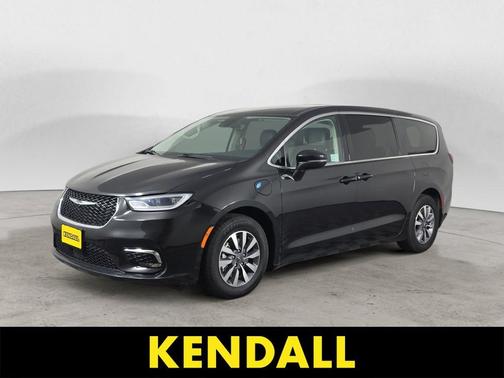 Brilliant Black Crystal Pearlcoat 2023 Chrysler Pacifica Hybrid Touring L