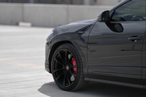 2021 Lamborghini Urus Graphite Capsule