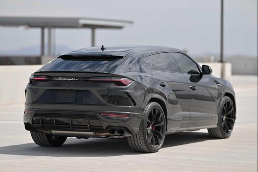 2021 Lamborghini Urus Graphite Capsule