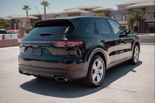 BLACK 2023 Porsche Cayenne Platinum Edition