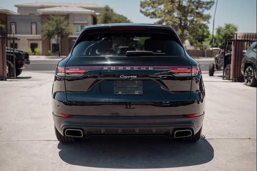 BLACK 2023 Porsche Cayenne Platinum Edition