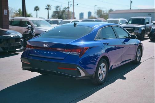 2025 Hyundai ELANTRA SE