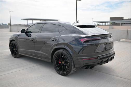 2021 Lamborghini Urus Graphite Capsule