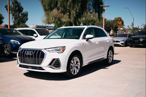 2023 Audi Q3 Premium 45 TFSI S line quattro Tiptronic