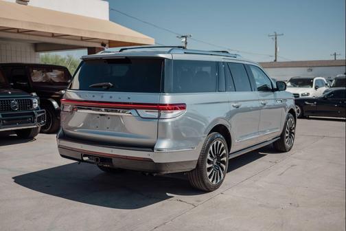 Silver Radiance Metallic Clearcoat 2023 Lincoln Navigator Black Label