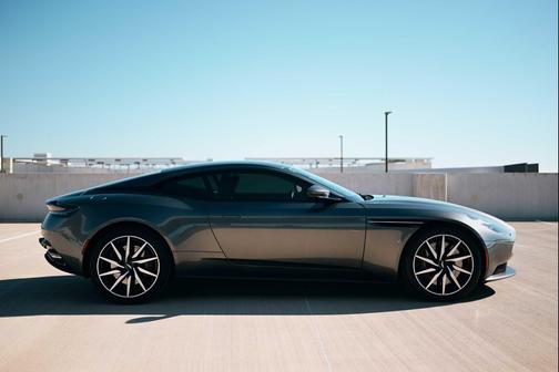 2019 Aston Martin DB11 COUPE 2D