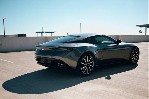2019 Aston Martin DB11 COUPE 2D