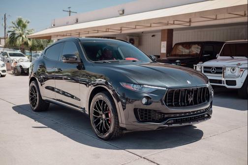 BLACK 2018 Maserati Levante S GranSport