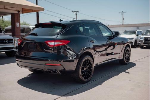 BLACK 2018 Maserati Levante S GranSport