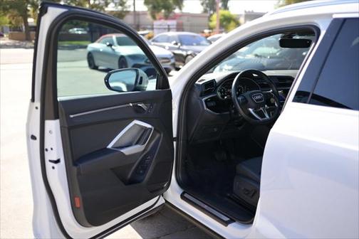 2024 Audi Q3 Premium 45 TFSI S line quattro Tiptronic