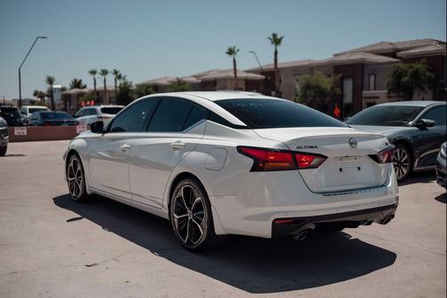 Pearl White Tricoat 2023 Nissan Altima SR FWD