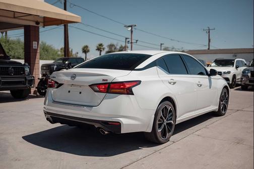 Pearl White Tricoat 2023 Nissan Altima SR FWD