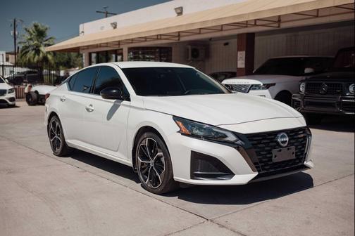 Pearl White Tricoat 2023 Nissan Altima SR FWD
