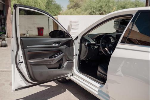 Pearl White Tricoat 2023 Nissan Altima SR FWD