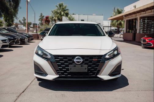 Pearl White Tricoat 2023 Nissan Altima SR FWD