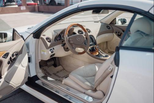 WHITE 2008 Mercedes-Benz SL-Class SL 550 ROADSTER 2D