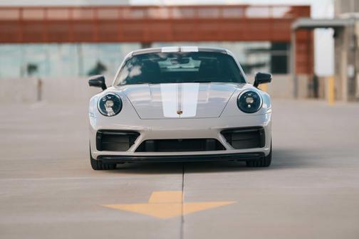 2024 Porsche 911 Carrera 4 GTS