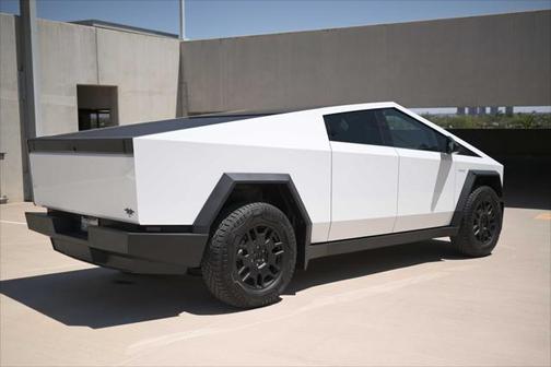 2024 Tesla Cybertruck Cyberbeast