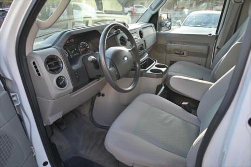 2013 Ford E350 Super Duty XLT
