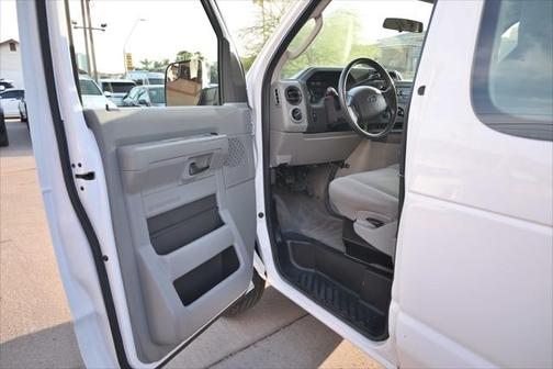 2013 Ford E350 Super Duty XLT