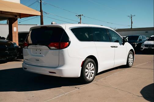 2020 Chrysler Voyager L