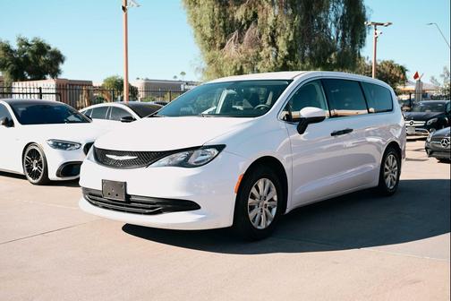 2020 Chrysler Voyager L