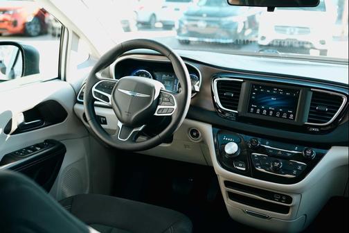 2020 Chrysler Voyager L