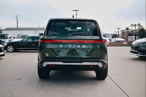 2024 Rivian R1S Adventure Quad Motor Large Pack