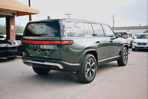 2024 Rivian R1S Adventure Quad Motor Large Pack