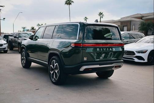 2024 Rivian R1S Adventure Quad Motor Large Pack