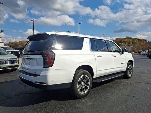 2025 Chevrolet Suburban LT