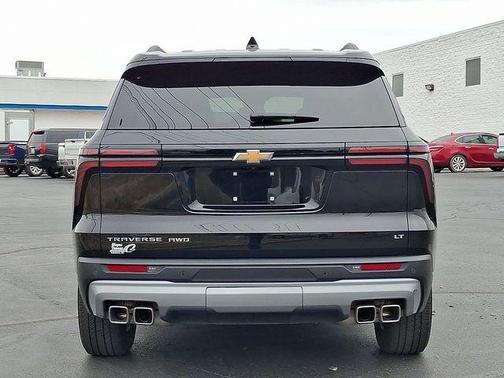 2024 Chevrolet Traverse LT