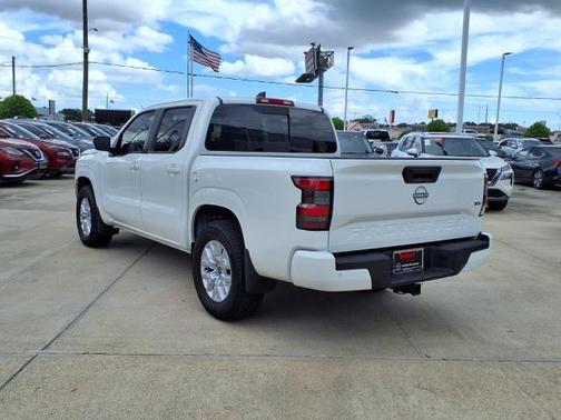 2024 Nissan Frontier SV