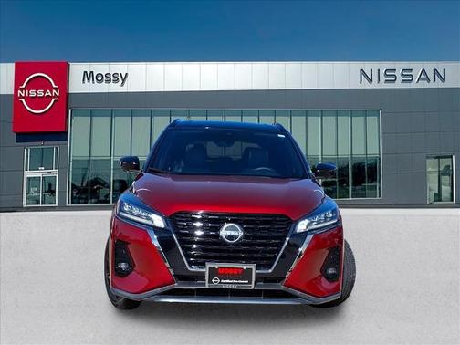 2022 Nissan Kicks SR