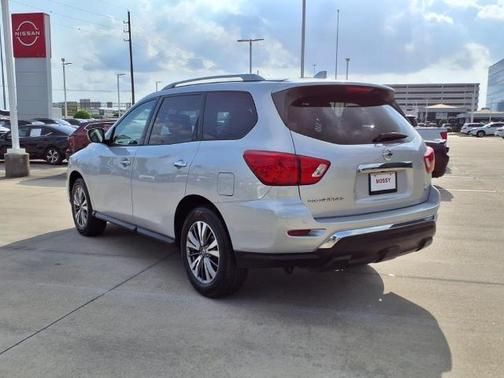 2020 Nissan Pathfinder SV