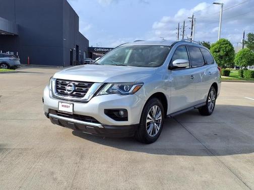 2020 Nissan Pathfinder SV