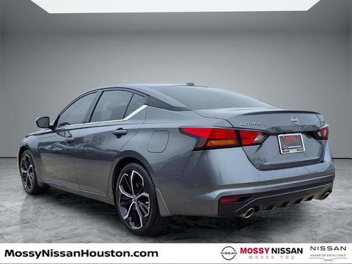 2025 Nissan Altima SR