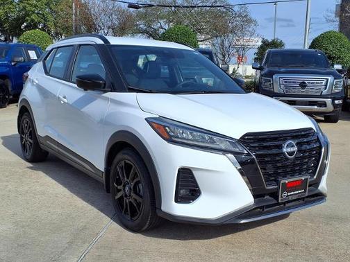 2023 Nissan Kicks SR